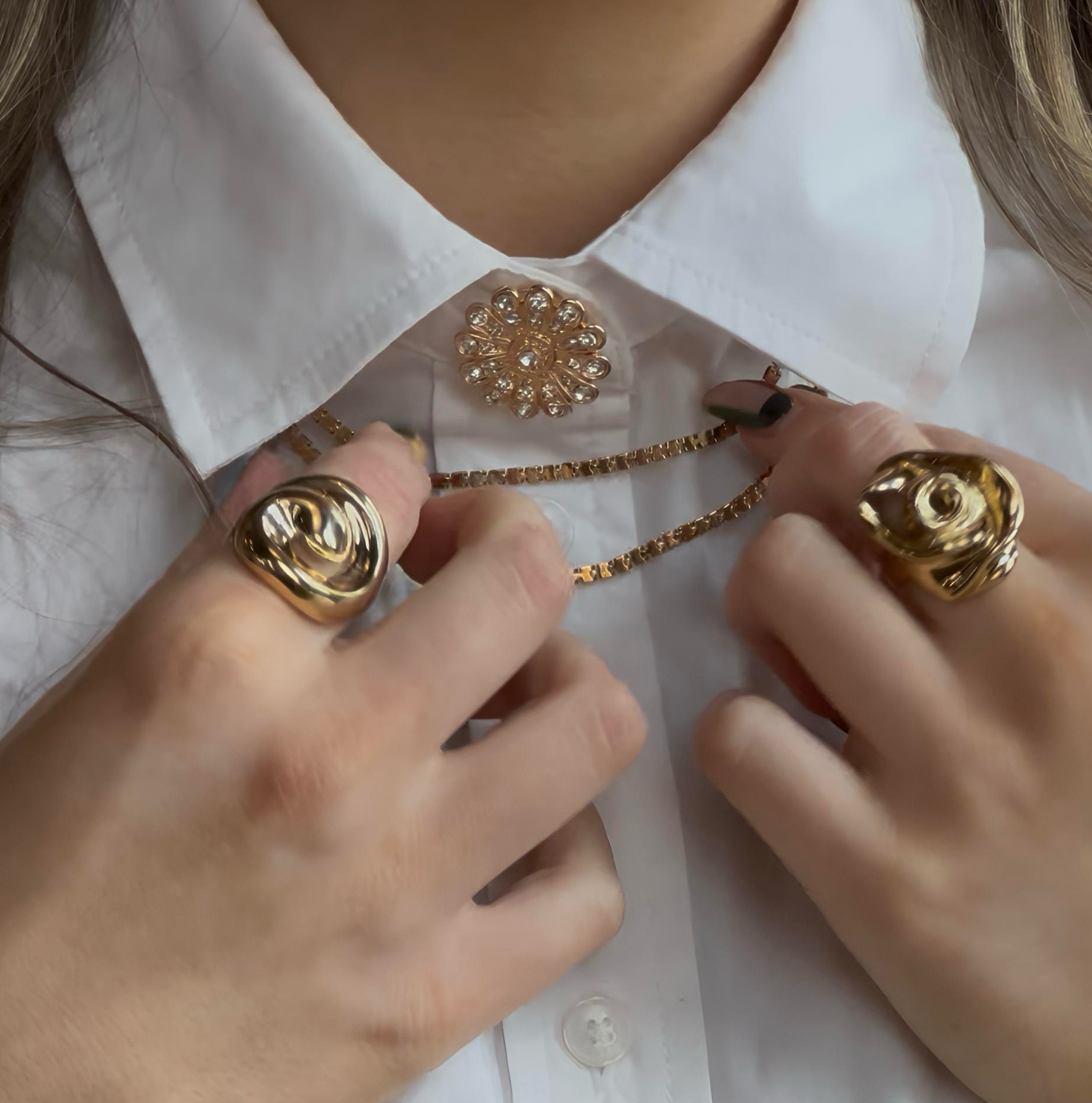 How to Wear the Brooch