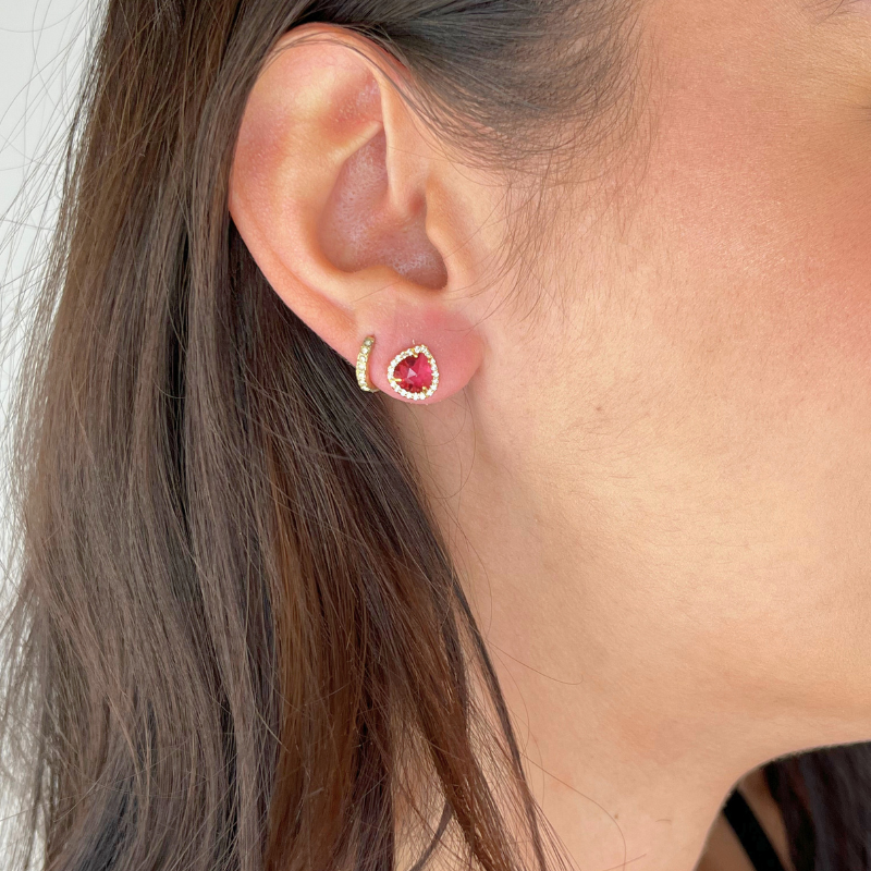 tai bezel glass pear gold red stud