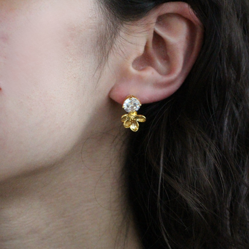 tai gold crystal flower stud earring