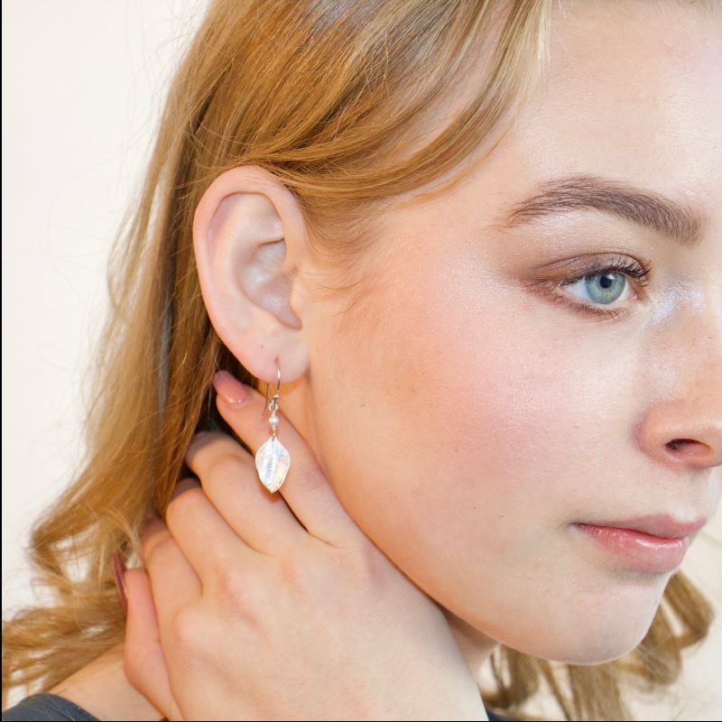 healing leaf gold earring