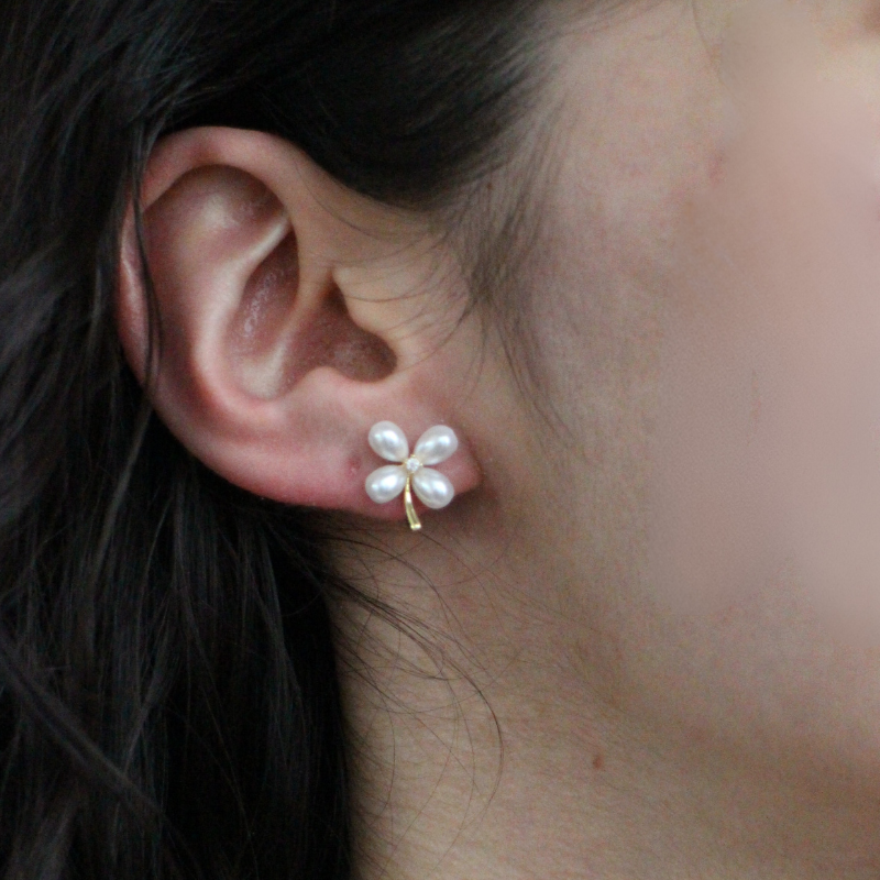 tai gold four pearl flower stud earring