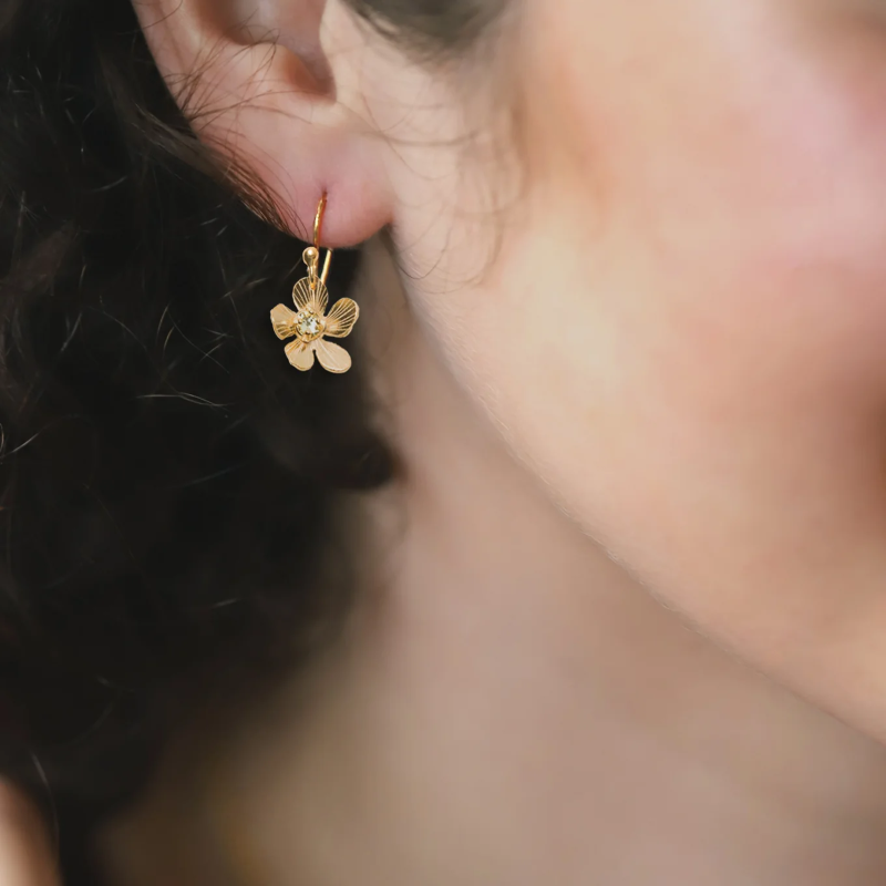 holly yashi petite plumeria gold champagne niobium earring